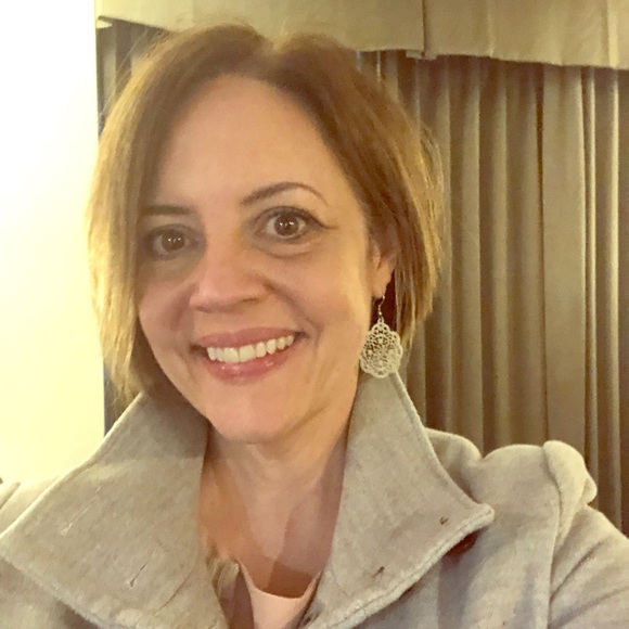 Meet your Posher, Julie - Picture 1 of 1